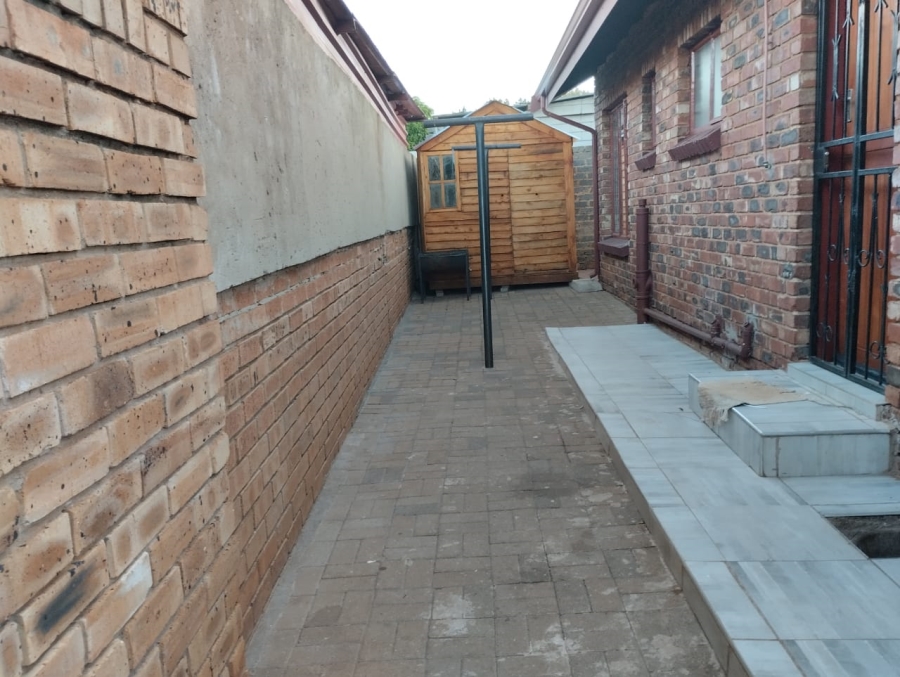 To Let 3 Bedroom Property for Rent in Tlhabane West North West
